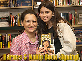 Kosteniuk signing session at Barnes and Noble